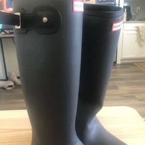 Women’s size 10 hunter rain boots never worn